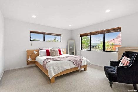 Photo of property in 11 Lochend Place, Highland Park, Auckland, 2010