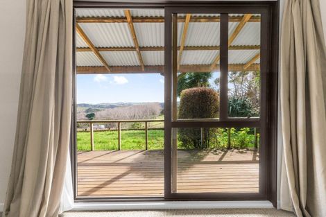 Photo of property in 950 Oneriri Road, Kaiwaka, 0573