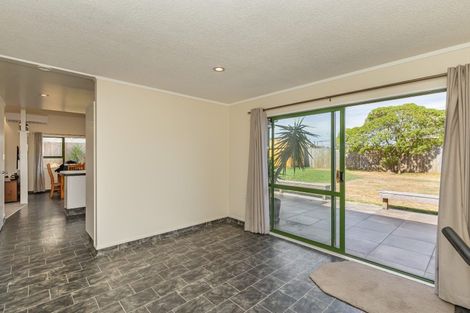 Photo of property in 24 Arataki Grove, Waitarere Beach, Levin, 5510