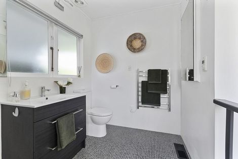 Photo of property in 11 Beacon Hill Road, Strathmore Park, Wellington, 6022