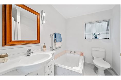 Photo of property in 2/5 Anne Road, Hillcrest, Auckland, 0627