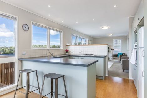 Photo of property in 1/54 Knights Road, Rothesay Bay, Auckland, 0630