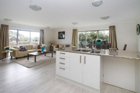 Photo of property in 29a Sylvan Crescent, Te Atatu South, Auckland, 0610