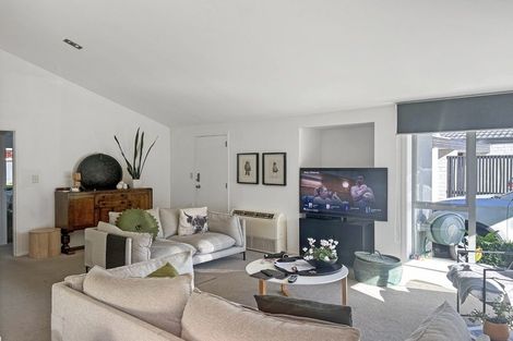 Photo of property in 2/195b Wairakei Road, Bryndwr, Christchurch, 8053