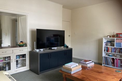 Photo of property in Hamilton Flats, 4/9 Hawker Street, Mount Victoria, Wellington, 6011