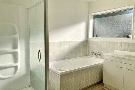 Photo of property in 2/22 Steeple Rise, Pakuranga, Auckland, 2010