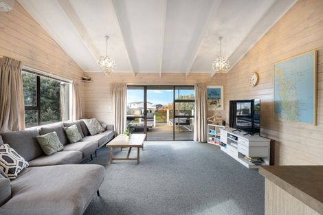 Photo of property in 2 Banks Street, Cooks Beach, Whitianga, 3591