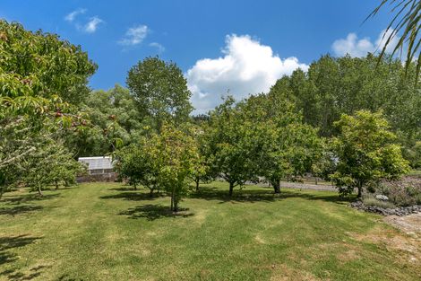 Photo of property in 11 Pineview Lane, Helensville, 0875