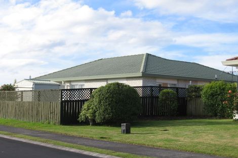 Photo of property in 1 Mcgowan Place, Orewa, 0931