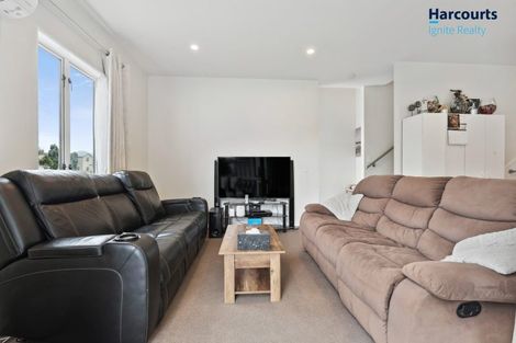 Photo of property in 11 Stitchbird Crescent, Papakura, 2110