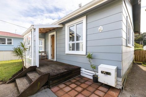 Photo of property in 52 Blake Street, Waitara, 4320