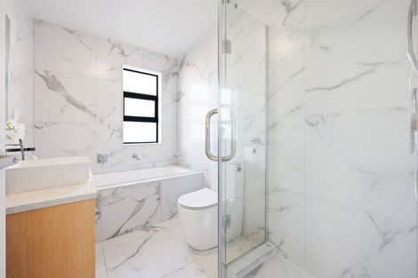Photo of property in 33a Jillteresa Crescent, Half Moon Bay, Auckland, 2012