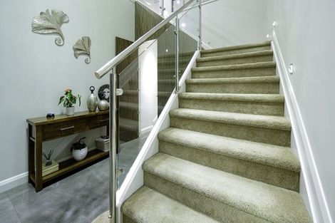 Photo of property in 28 Leburn Crescent, Flat Bush, Auckland, 2016