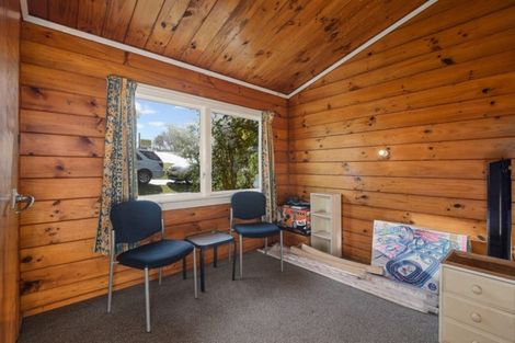 Photo of property in 3 Kemp Road, Massey, Auckland, 0614