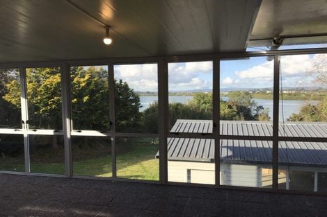 Photo of property in 33 Estuary Road, Weymouth, Auckland, 2103