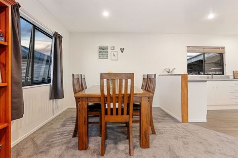 Photo of property in 5a Arney Road, Ranui, Auckland, 0612