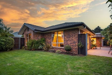 Photo of property in 8 Hoihere Place, Parklands, Christchurch, 8083