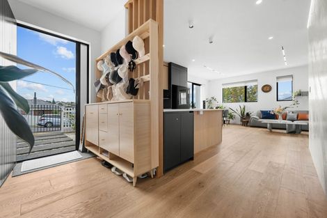 Photo of property in 6a Raeben Avenue, Hillcrest, Auckland, 0627