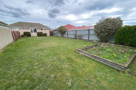 Photo of property in 69 Liverton Crescent, Bishopdale, Christchurch, 8053