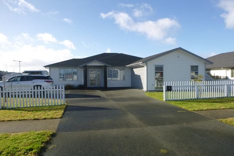 Photo of property in 1 Fred White Drive, Kumeu, 0810