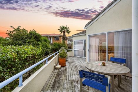 Photo of property in 32 Cherub Place, West Harbour, Auckland, 0618