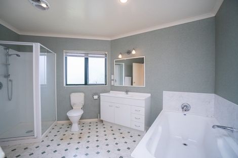 Photo of property in 140 Pacific Drive, Fitzherbert, Palmerston North, 4410