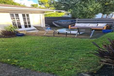 Photo of property in 3/220 East Coast Road, Forrest Hill, Auckland, 0620