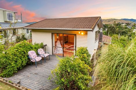 Photo of property in 31 Bayview Road, Paremata, Porirua, 5024