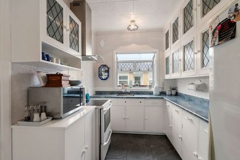 Photo of property in 56 Queenwood Road, Levin, 5510