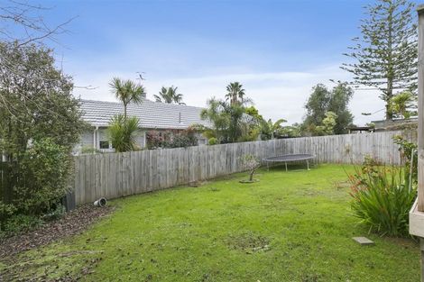 Photo of property in 1/2 Salem Place, Torbay, Auckland, 0630