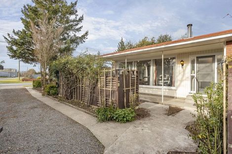 Photo of property in 25 Leeston And Lake Road, Leeston, 7632