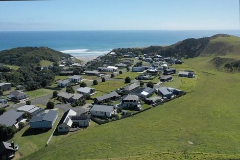 Photo of property in 2 Pipi Place, Baylys Beach, 0377