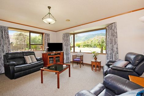 Photo of property in 11 Hurunui Street, Waikanae, 5036