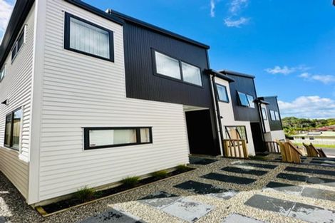 Photo of property in 23c Crystal Avenue, Glendene, Auckland, 0602