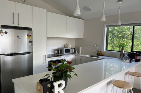 Photo of property in 32 Meadowood Drive, Unsworth Heights, Auckland, 0632