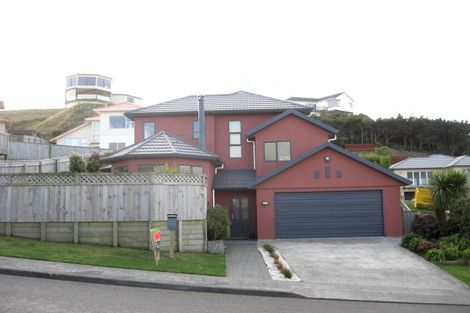 Photo of property in 11 Tamworth Crescent, Newlands, Wellington, 6037