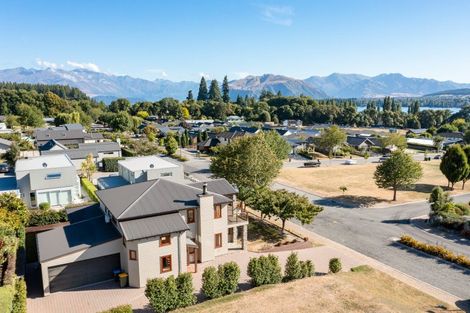 Photo of property in 32 Old Station Avenue, Wanaka, 9305