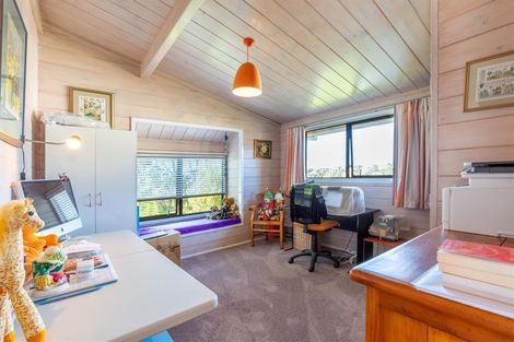 Photo of property in 14 Highwood Grove, Torbay, Auckland, 0630