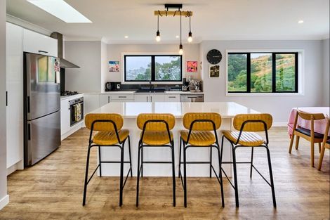 Photo of property in 75 Erlestoke Crescent, Churton Park, Wellington, 6037