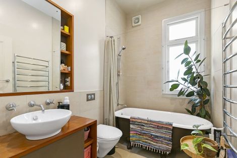 Photo of property in 13 Tainui Terrace, Mount Cook, Wellington, 6021