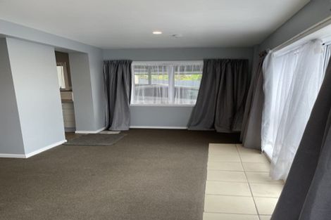 Photo of property in 2/65 Cliff View Drive, Green Bay, Auckland, 0604