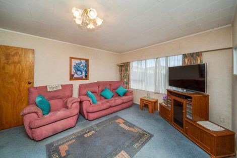 Photo of property in 32 Kauri Street, Merrilands, New Plymouth, 4312