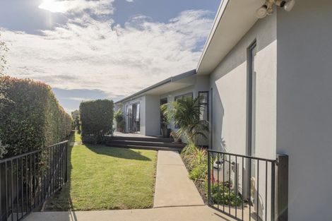 Photo of property in 18 Ringwood Place, Whitianga, 3510