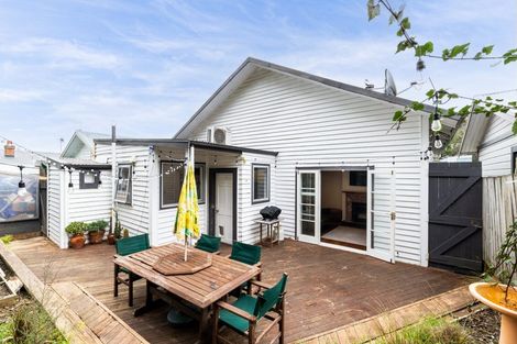 Photo of property in 9 Chaucer Road, Hospital Hill, Napier, 4110