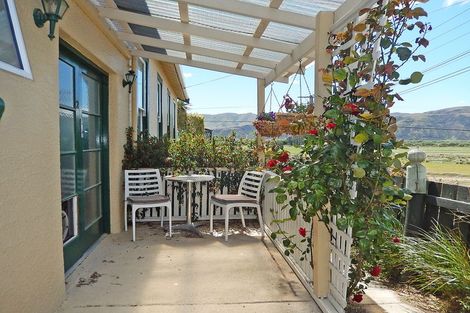 Photo of property in 2 Rees Street, Duntroon, Oamaru, 9494