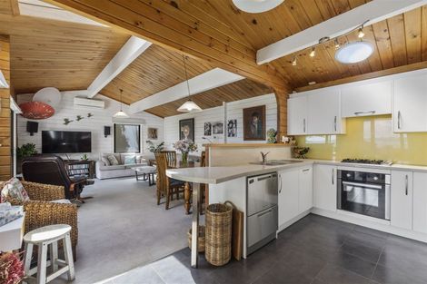 Photo of property in 22 Kathy Terrace, Stanmore Bay, Whangaparaoa, 0932