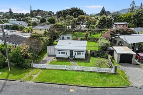 Photo of property in 37 Waimea Road, Waikanae Beach, Waikanae, 5036