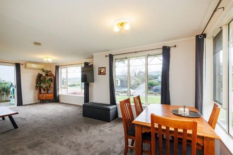 Photo of property in 24 Logan Way, Kelvin Grove, Palmerston North, 4414