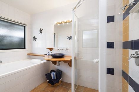 Photo of property in 28 Skudders Beach Road, Kerikeri, 0294