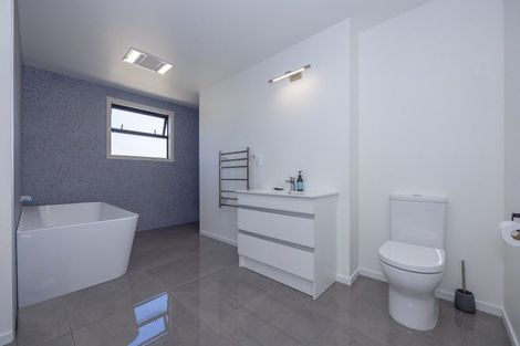 Photo of property in 14 Clearview Street, Wanaka, 9305